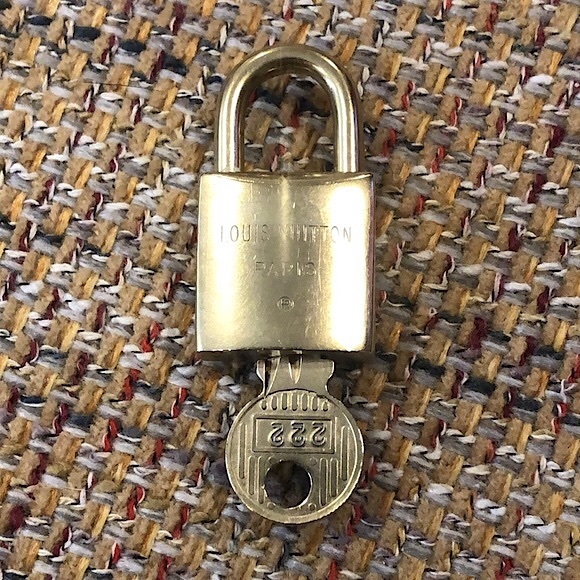 Vintage LV Louis Vuitton Padlock Lock & Key 222 Angel Number - Picture 5 of 10